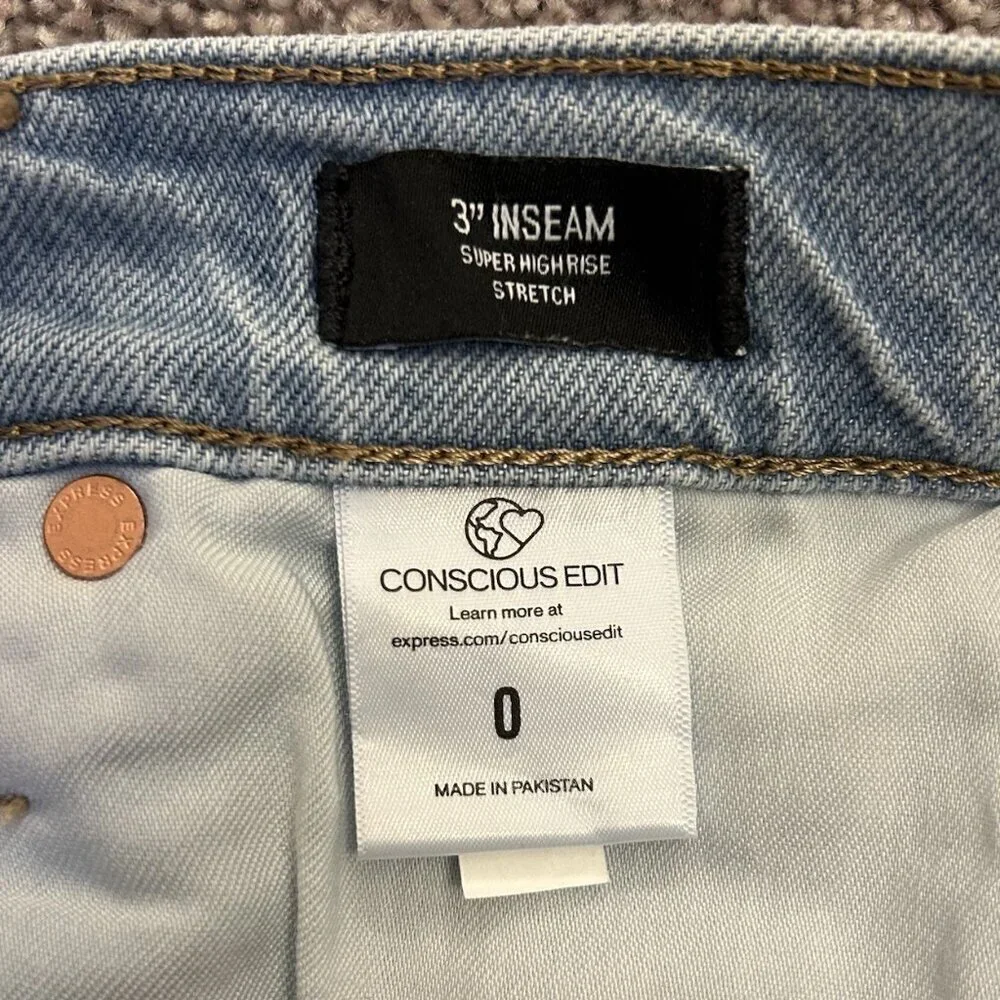 Express Women's Super High Waisted Jean Shorts Size 0 Light Wash Raw Hem NWT $68